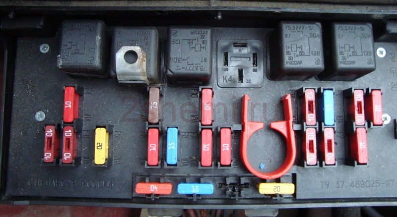Блок предохранителей и реле ВАЗ 2107